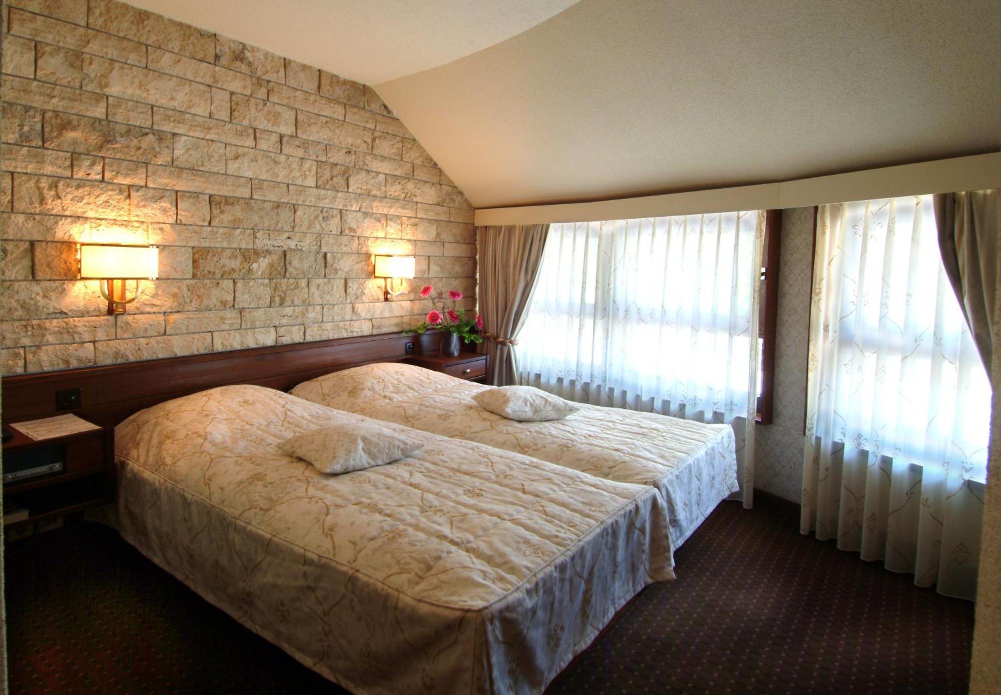 Hotel Restaurant La Porte D'Octodure Martigny المظهر الخارجي الصورة