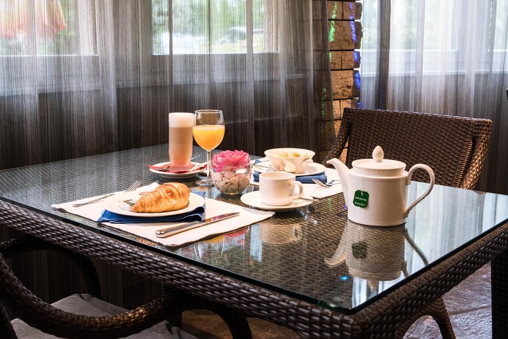 Hotel Restaurant La Porte D'Octodure Martigny المظهر الخارجي الصورة